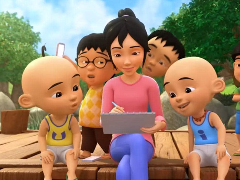 Kak Ros melukis (dok. Les' Copaque Production/Upin dan Ipin)