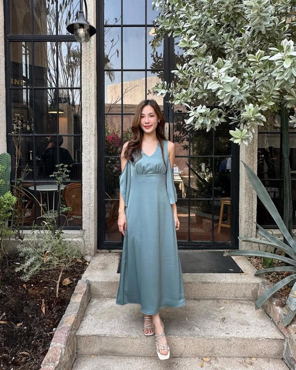 potret ide OOTD pakai dress untuk acara kantor ala Tita Pathitta (instagram.com/tita.pathitta)