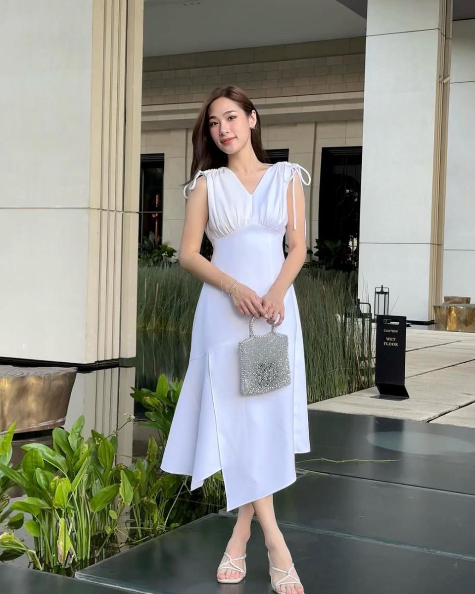 potret ide OOTD pakai dress untuk acara kantor ala Tita Pathitta (instagram.com/tita.pathitta)