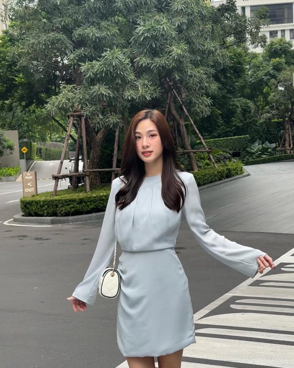 potret ide OOTD pakai dress untuk acara kantor ala Tita Pathitta (instagram.com/tita.pathitta)