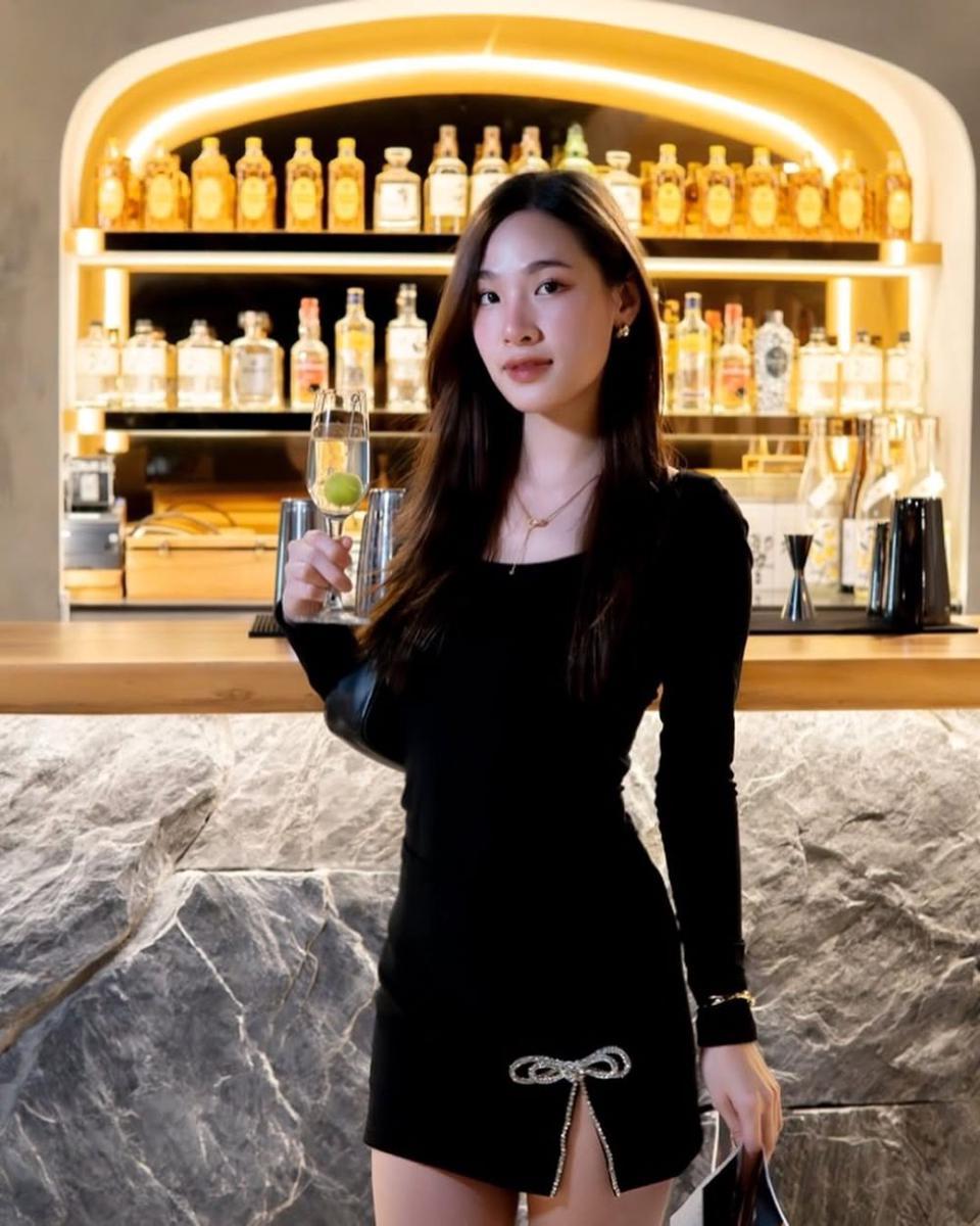 potret ide OOTD pakai dress untuk acara kantor ala Tita Pathitta (instagram.com/tita.pathitta)