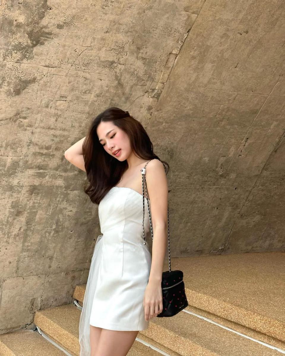 potret ide OOTD pakai dress untuk acara kantor ala Tita Pathitta (instagram.com/tita.pathitta)