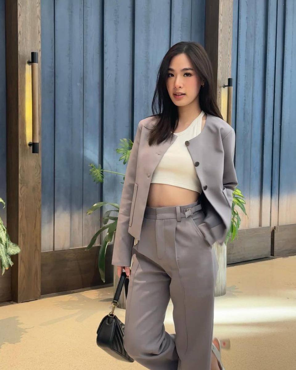 potret ide OOTD smart casual look ala Tita Pathitta (instagram.com/tita.pathitta)