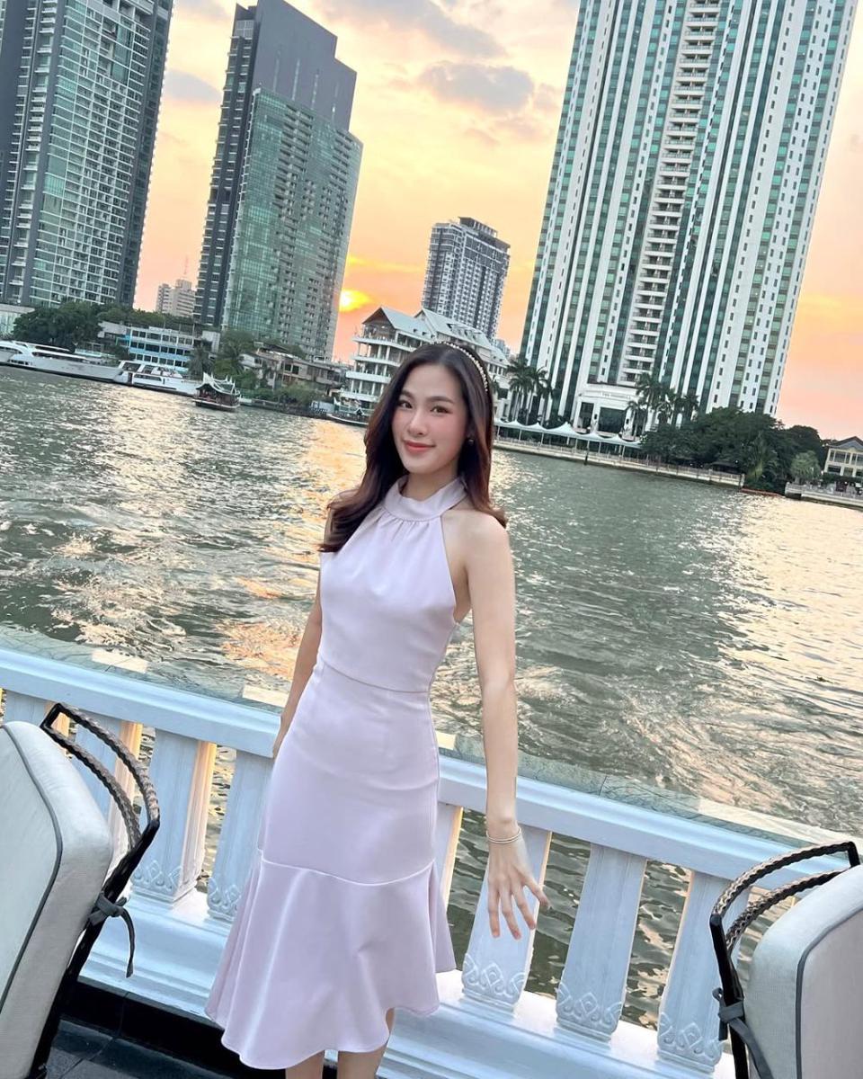potret ide OOTD pakai dress untuk acara kantor ala Tita Pathitta (instagram.com/tita.pathitta)