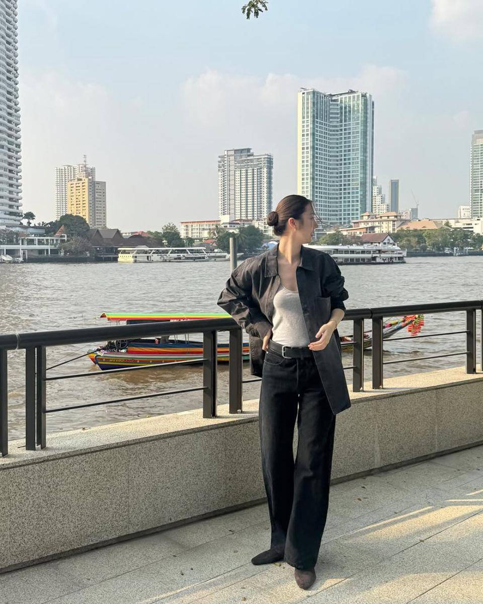 potret ide OOTD kasual dan energik buat hangout ala Thanaerng (instagram.com/thanaerngnin)