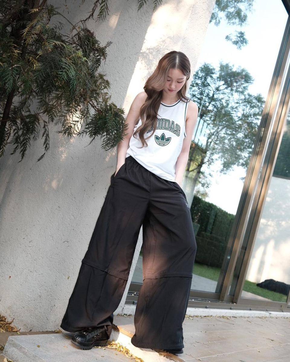 potret ide OOTD kasual dan energik buat hangout ala Thanaerng (instagram.com/thanaerngnin)