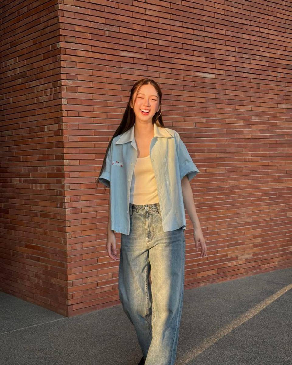 potret ide OOTD kasual dan energik buat hangout ala Thanaerng (instagram.com/thanaerngnin)