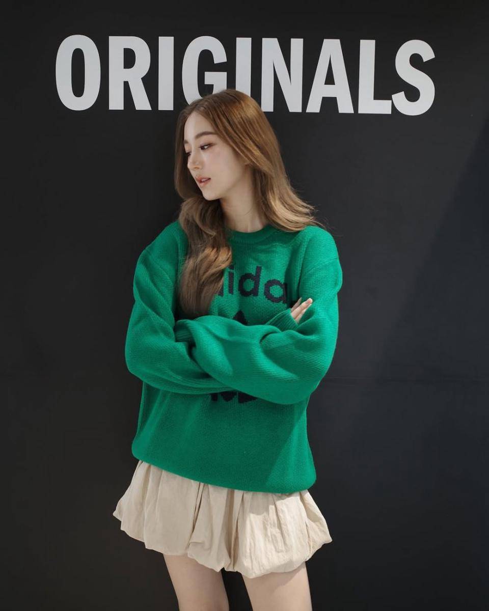 potret ide OOTD kasual dan energik buat hangout ala Thanaerng (instagram.com/thanaerngnin)