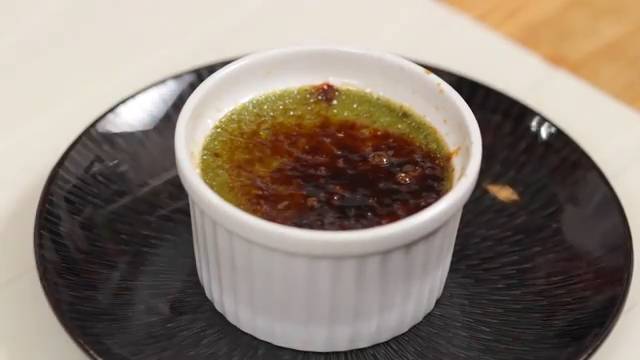 ilustrasi creme brulee matcha (YouTube.com/Cooking with Dog)