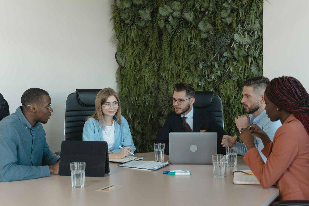 Tim kerja sedang meeting (Pexels/Tima Miroshnichenko)