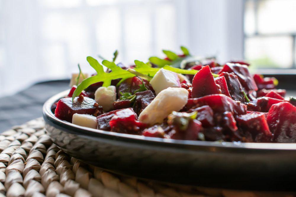Resep Salad Buah Bit, Lezat dengan Jeruk dan Kucai!