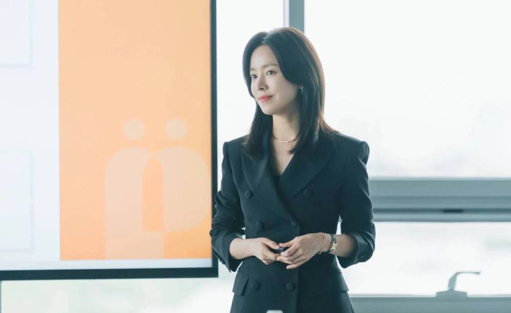 Kang Ji Yun (Han Ji Min) di drama Love Scout (dok. SBS/Love Scout)