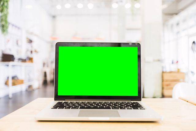 ilustrasi penggunaan green screen (vecteezy.com/Thinapob Proongsak)