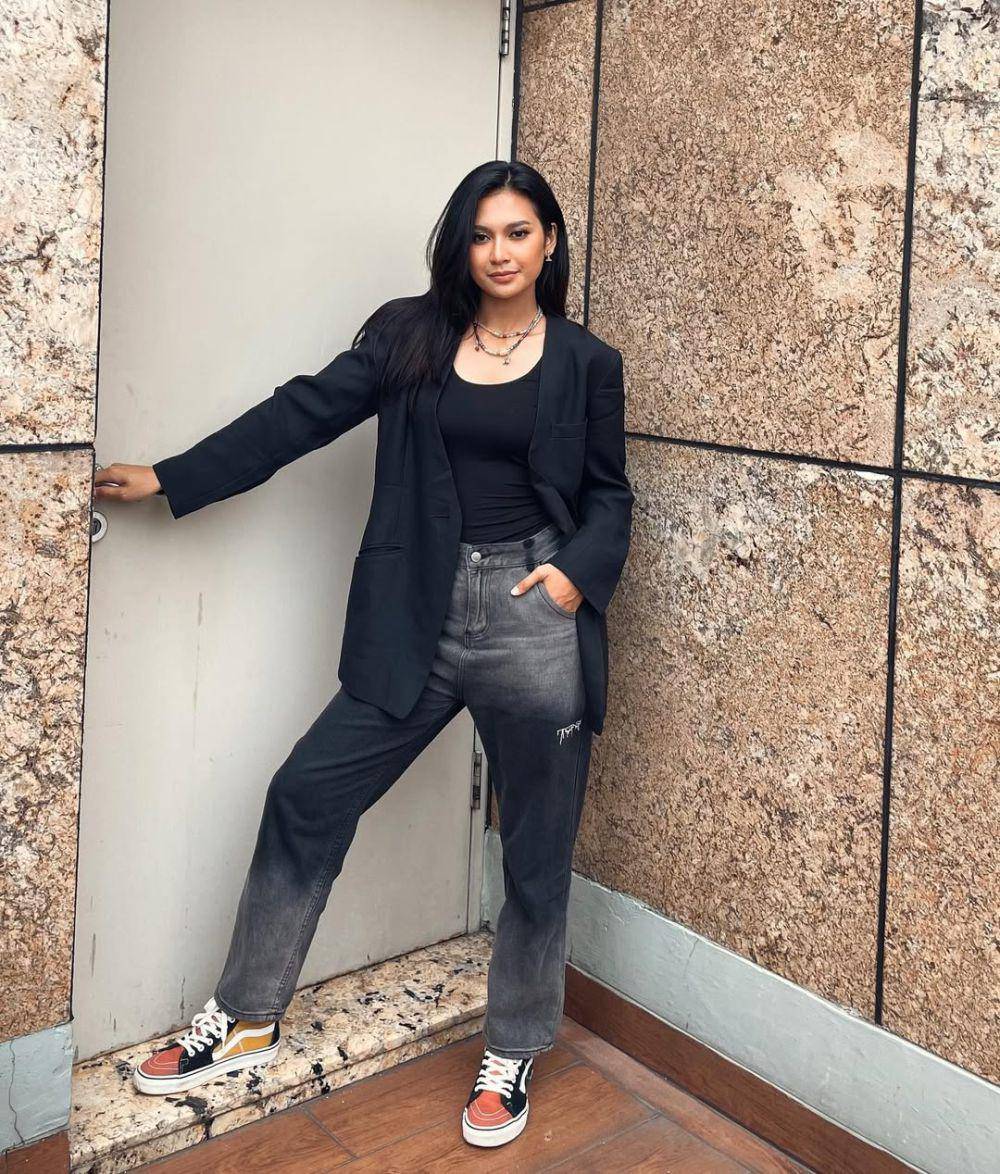 Ide Outfit Kasual ala Indah Permatasari (instagram.com/indahpermatasar)