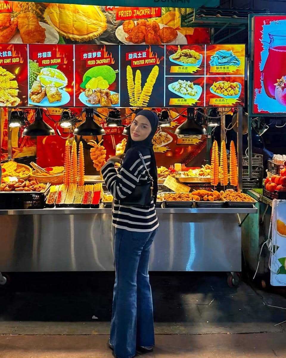 Gaya Hijab Hangout ala Dara Arafah