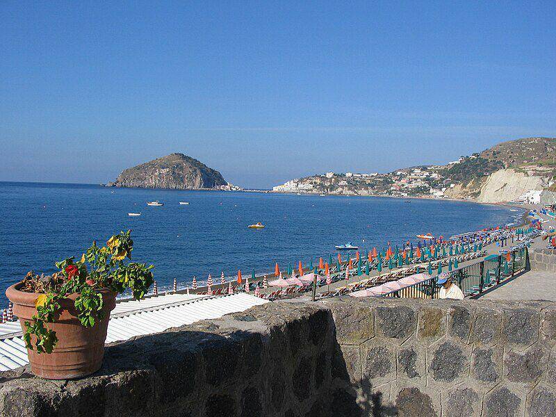 Spiaggia dei Maronti (https://commons.wikimedia.org/ Creative Commons Attribution)