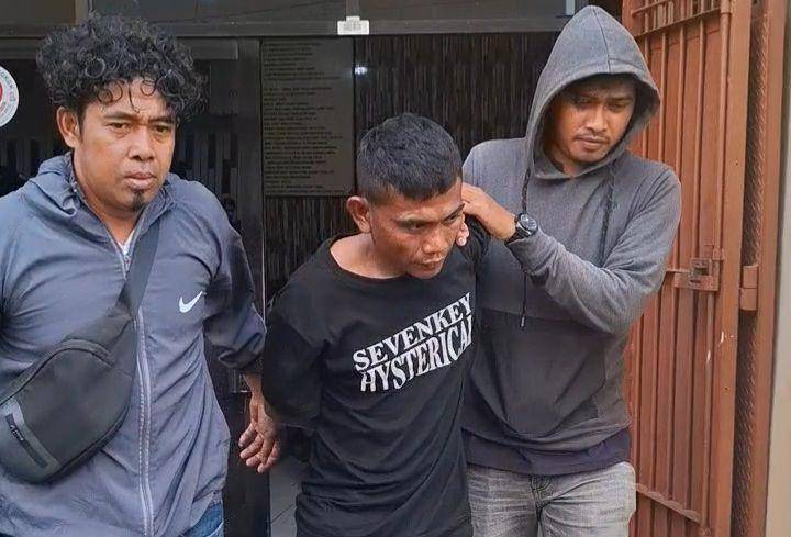 Tim Sat Reskrim Polsek Kawasan Paotere saat menangkap pelaku di penginapan / IDN : Darsil Yahya