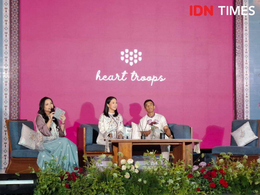 Nucha Bachri dan Ario Pratomo dalam peluncuran Koleksi Raya 2025 Heart Troops di Jakarta Pusat (13/2/2025). (IDN Times/Adyaning Raras)