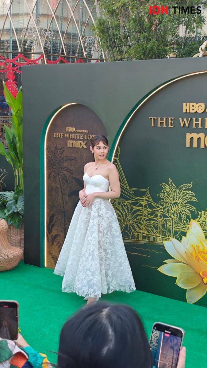 Gaya artis di Green Carpet The White Lotus 3 pada Jumat (15/2/2025) di Icon Siam, Bangkok. (IDN Times/Febriyanti Revitasari)