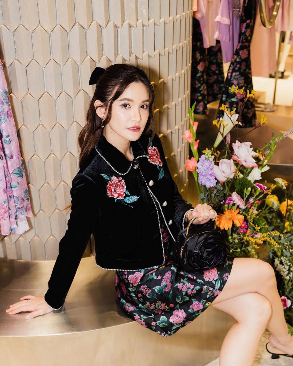 inspirasi OOTD kondangan ala Dao Nathapatsorn Simasthien (instagram.com/zzdaozz)
