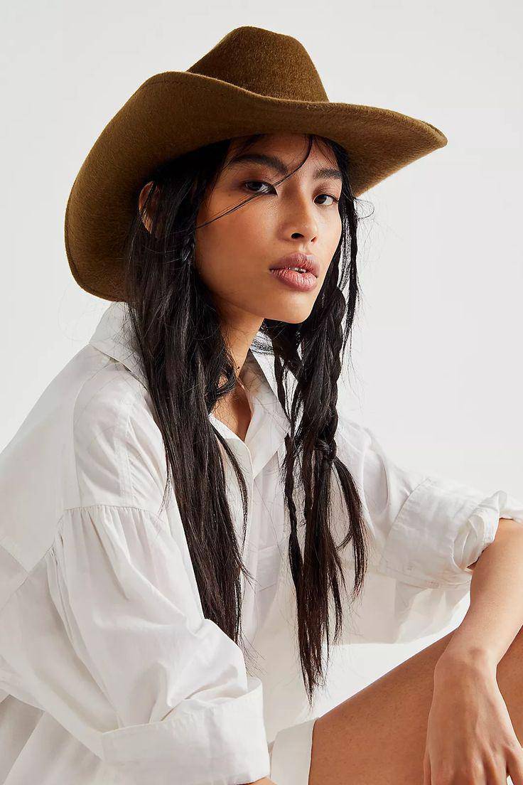 Ilustrasi cowboy hat. (pinterest.com/Free People)