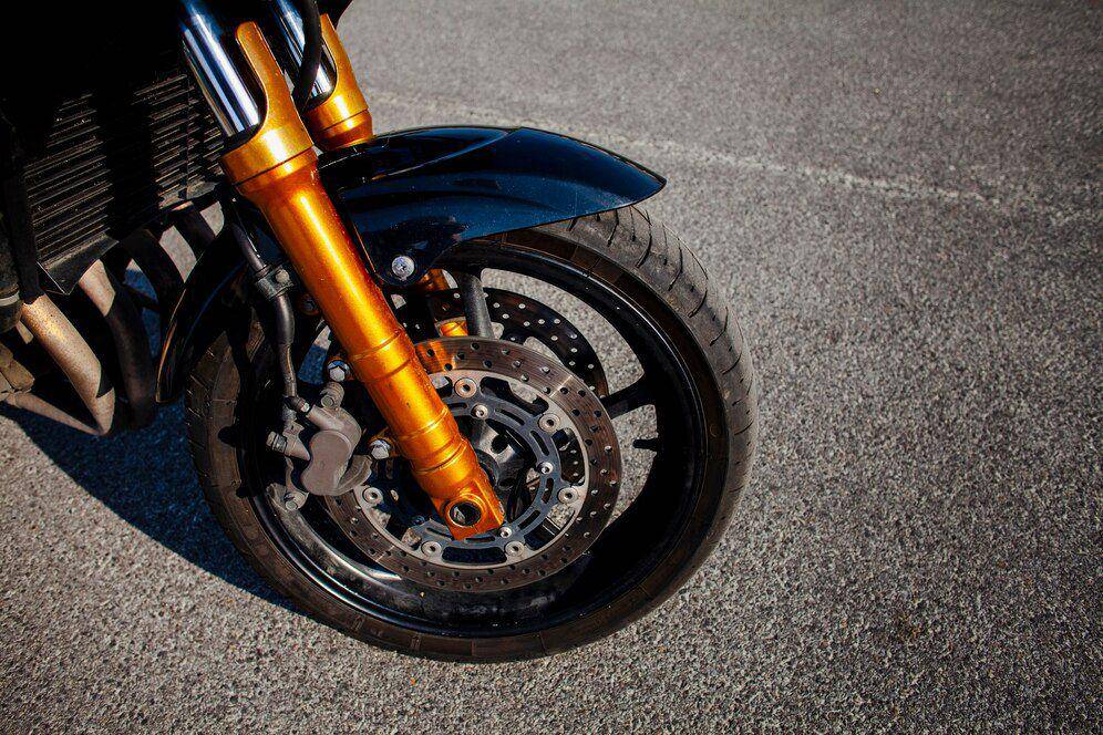 ilustrasi ban motor (freepik.com/freepik)