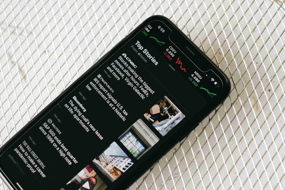 ilustrasi media massa online (unsplash.com/Fujiphilm)