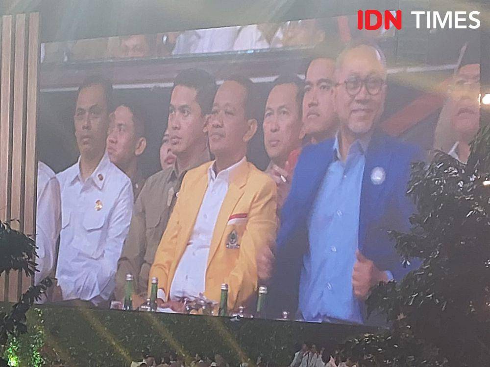 Ketua Umum Partai Golkar, Bahllil Lahadalia disoraki kader Partai Gerindra ketika menghadiri puncak HUT ke-17 Partai Gerindra di Sentul International Contvention Center (SICC), Kabupaten Bogor, Sabtu (15/2/2025). (IDN Times/Santi Dewi).