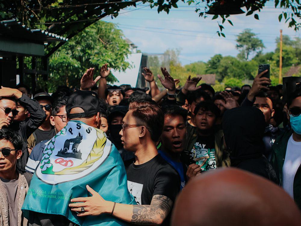 Suporter Antar PSS Bertolak ke Blitar Suntik Semangat Putus Tren Buruk