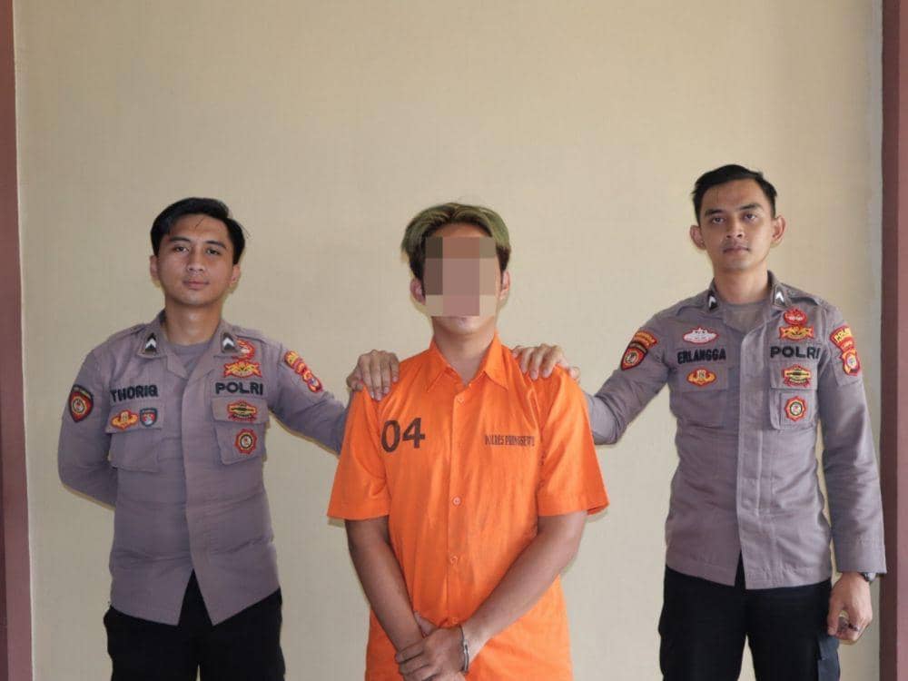 Pelaku berinisial FDS atau Dani Cobra (22) telah ditangkap petugas Unit PPA Satreskrim Polres Pringsewu. (Dok. Polres Pringsewu)..
