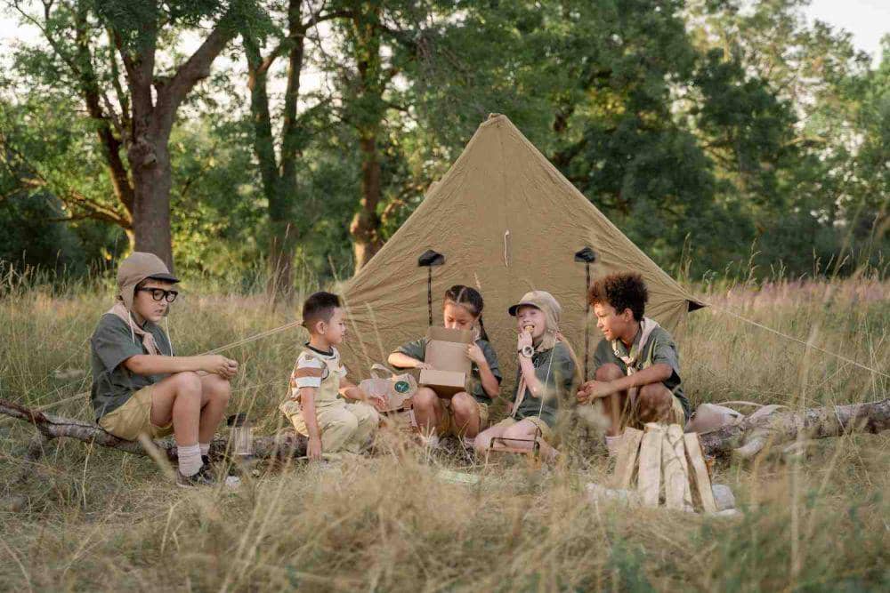 sekumpulan anak sedang camping (pexels/cottonbro studio)
