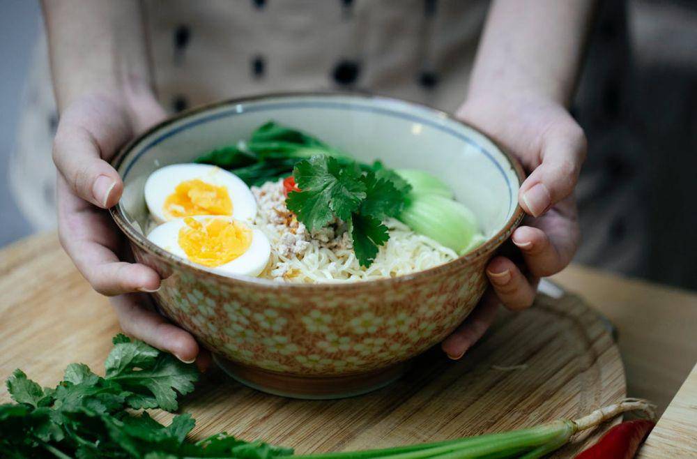 ilustrasi makan telur (pexels.com/Katerina Holmes)