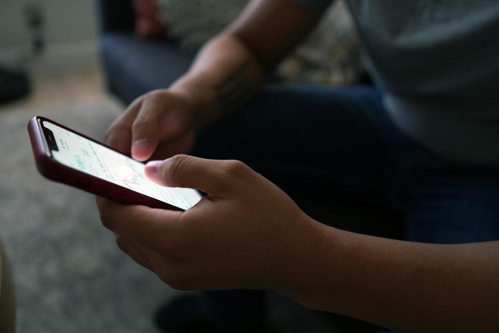 4 Tanda Timeline Kamu Butuh Detox, Biar Gak FOMO Terus