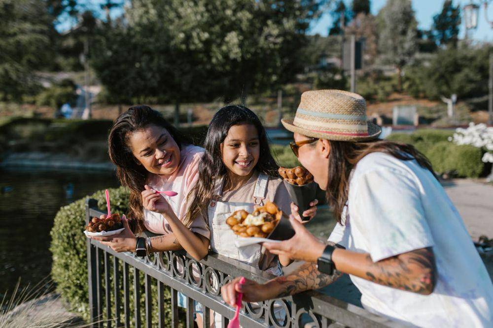 ilustrasi hang out (pexels.com/RDNE Stock project)