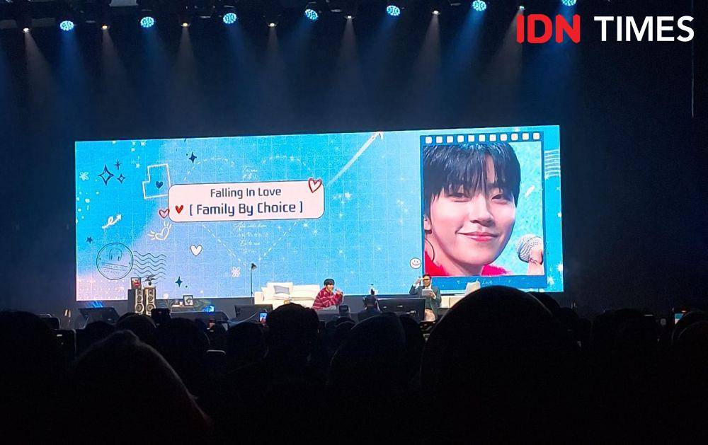 Hwang In Yeop Fanmeeting Tour In Love Jakarta di The Kasablanka, Sabtu (15/2/2025). (IDN Times/Rifky Oktarian)