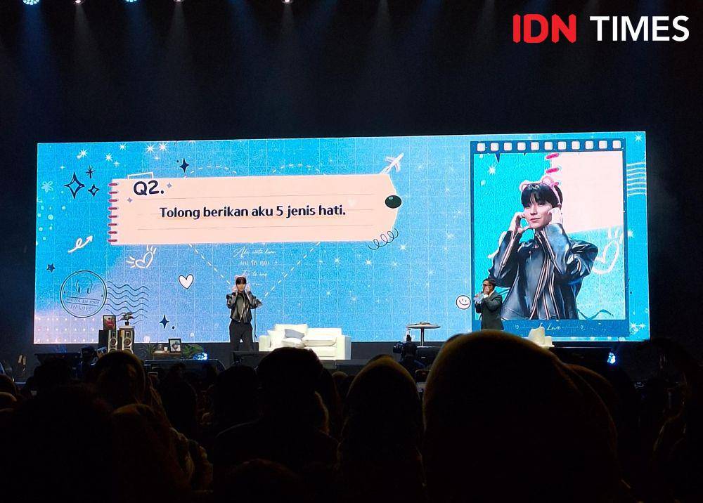 Hwang In Yeop Fanmeeting Tour In Love Jakarta di The Kasablanka, Sabtu (15/2/2025). (IDN Times/Rifky Oktarian)
