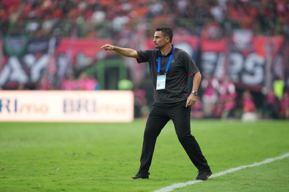 Carlos Pena Cari Cara Bikin Persija Bertaring