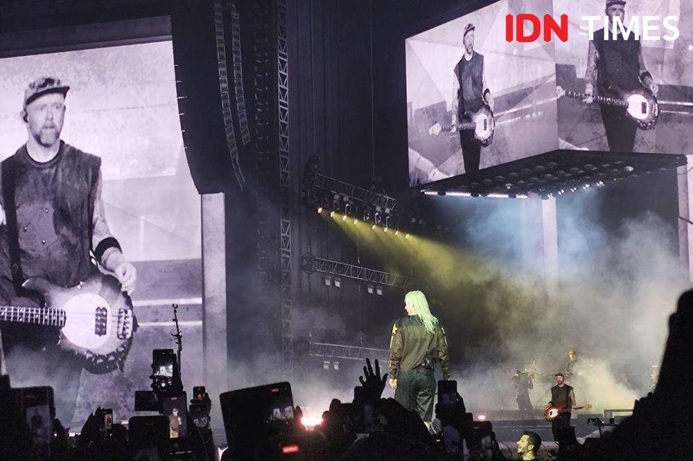 Emily Armstrong dalam konser Linkin Park From Zero World Tour di Stadion Madya, GBK, Minggu (16/2/2025). (dok. IDN Times/Shandy Pradana)