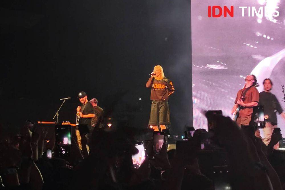Linkin Park dalam konser From Zero World Tour di Stadion Madya, GBK, Minggu (16/2/2025). (dok. IDN Times/Shandy Pradana)