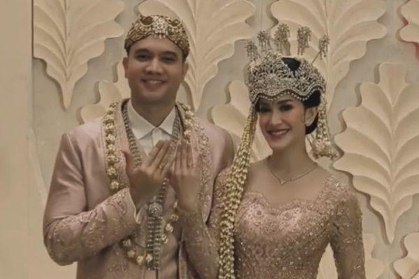 7 Potret Pernikahan Elma Agustin dan Ihsan Fadhlur