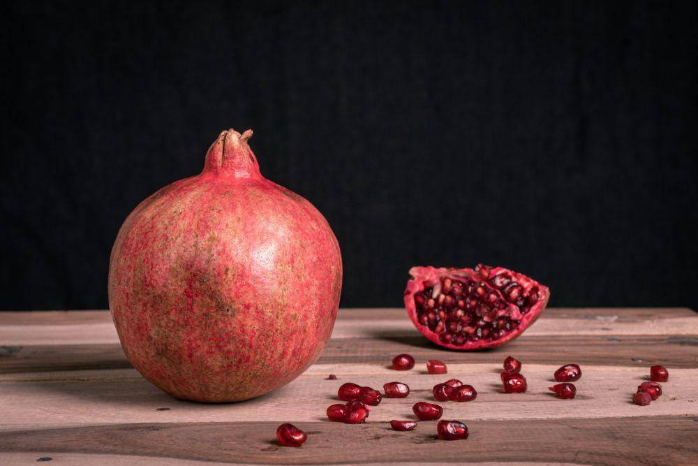 ilustrasi buah delima atau pomegranate (unsplash.com/GR Stocks)