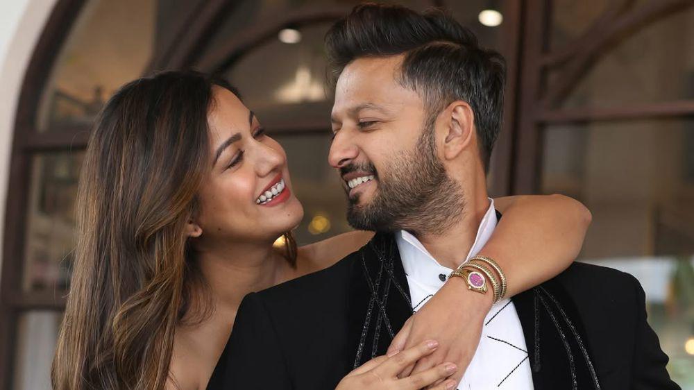 10 Potret Artis Bollywood Rayakan Valentine 2025, Awas Baper!