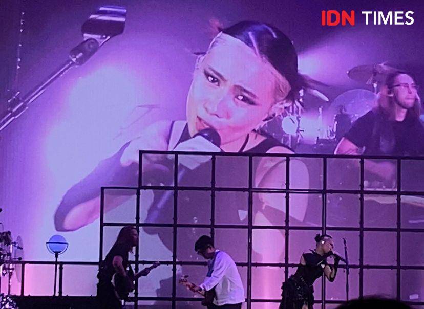 konser "Buzz Around The World Tour" hari kedua, Minggu (16/2/2025) di BCIS, Ancol, Jakarta (dok. IDN Times/Rani Asnurida)