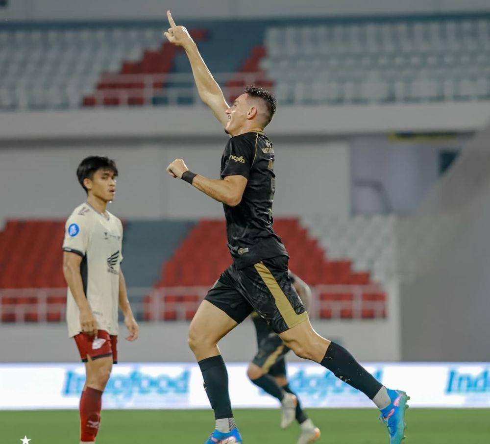 Pemain PSIS, Joao Ferrari mencetak gol pada laga melawan PSM Makassar di laga pekan ke-23 Liga 1 2024/2025 di Stadion Jatidiri Semarang, Minggu (16/2/2025). (dok. PSIS)