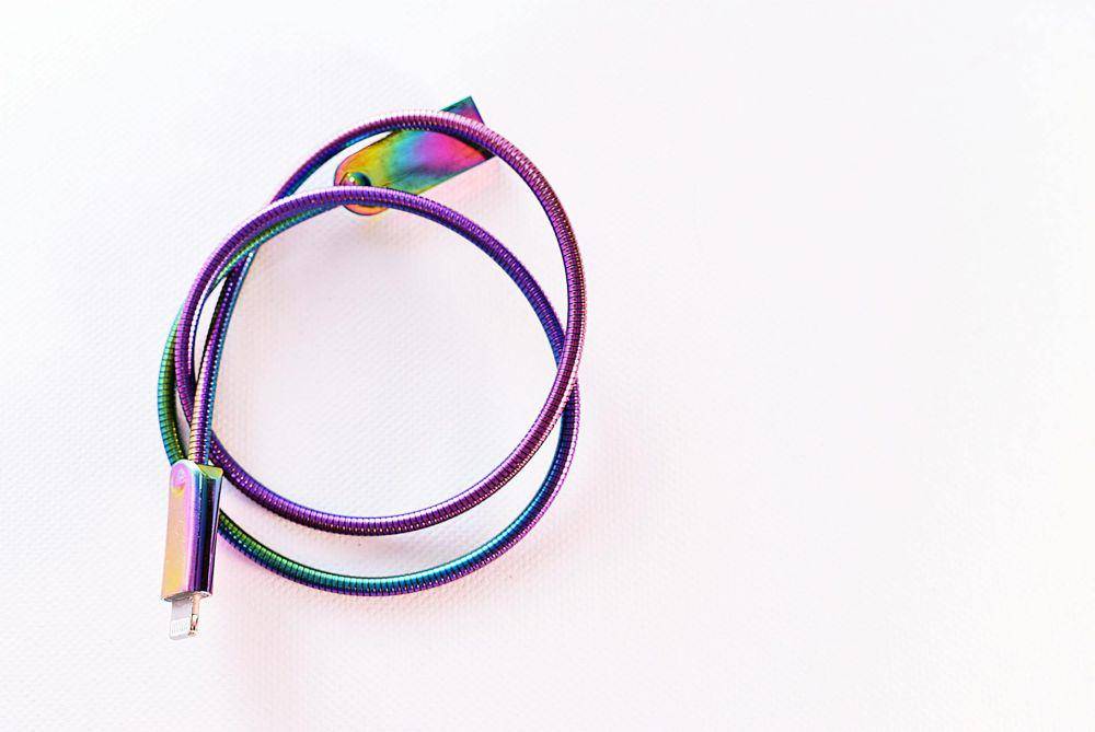 ilustrasi kabel USB (pexels.com/Diana ✨)