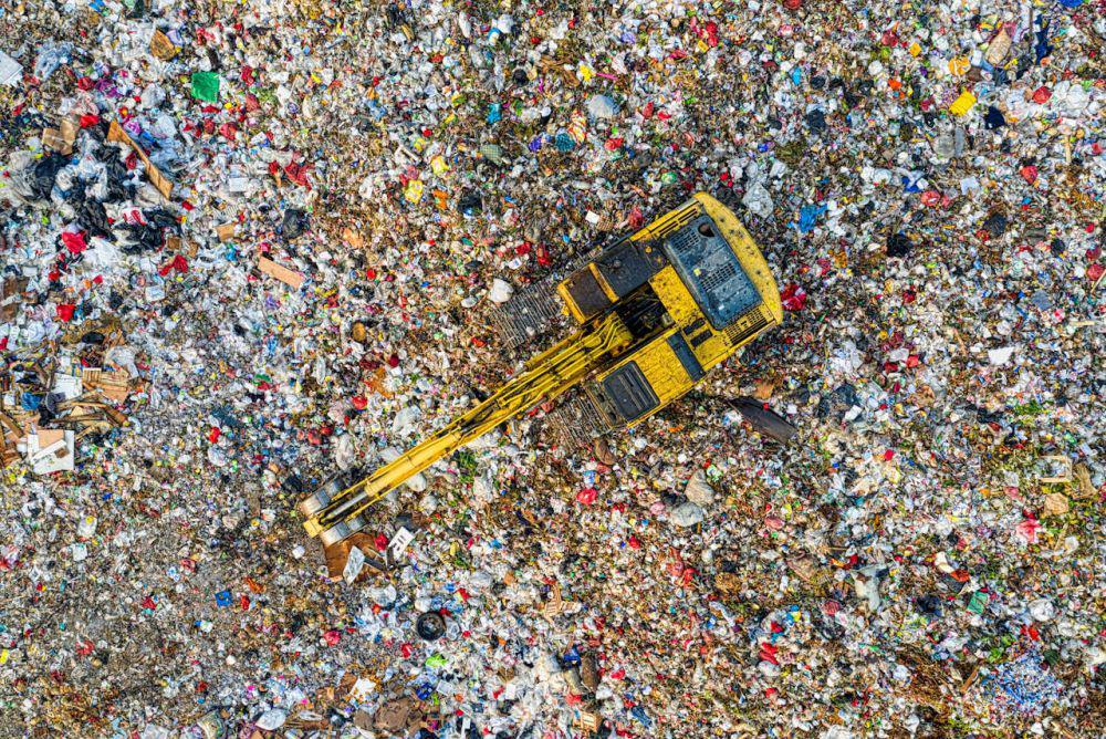 Usai Hujan Deras, Sungai Citarum Tertutup Lautan Sampah Plastik