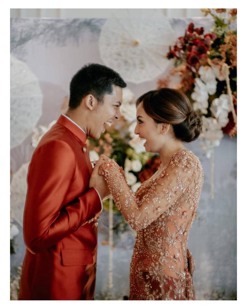 Lamaran Valerie Tifanka dan Andhika. (kairos_works via Instagram.com/valtifanka)