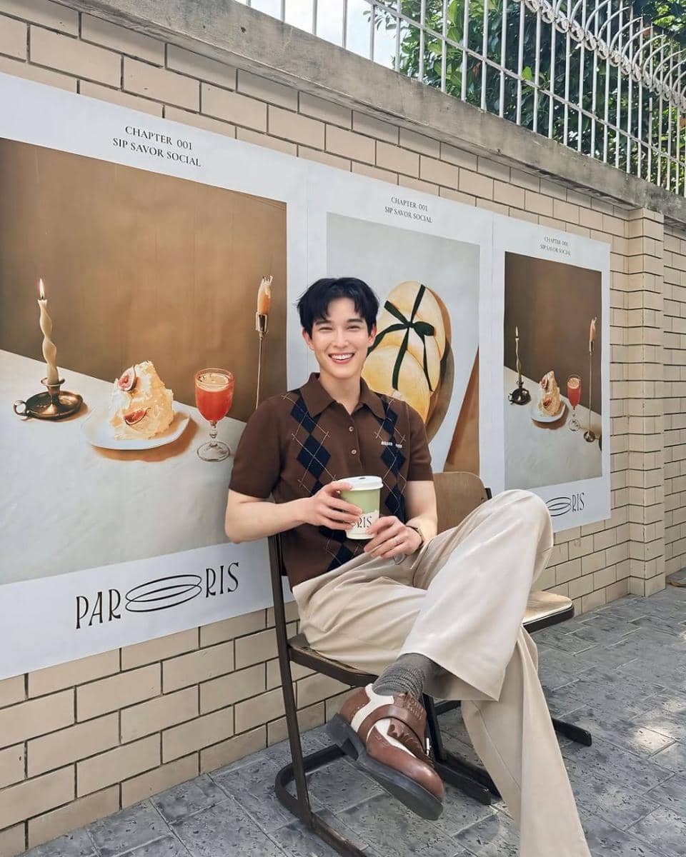 mix and match celana putih ala Both Nattapong (instagram.com/bbbothhh)