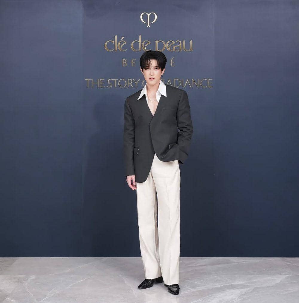 mix and match celana putih ala Both Nattapong (instagram.com/bbbothhh)