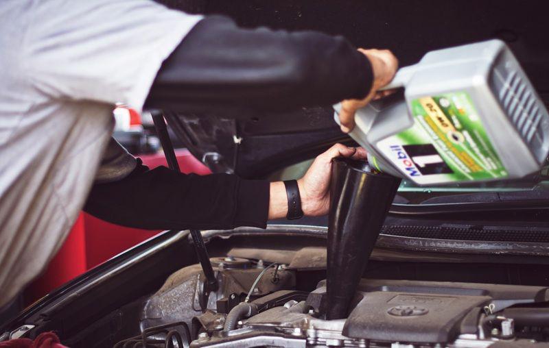 Kapan Waktu Ganti Oli Transmisi Manual? Berikut Anjurannya
